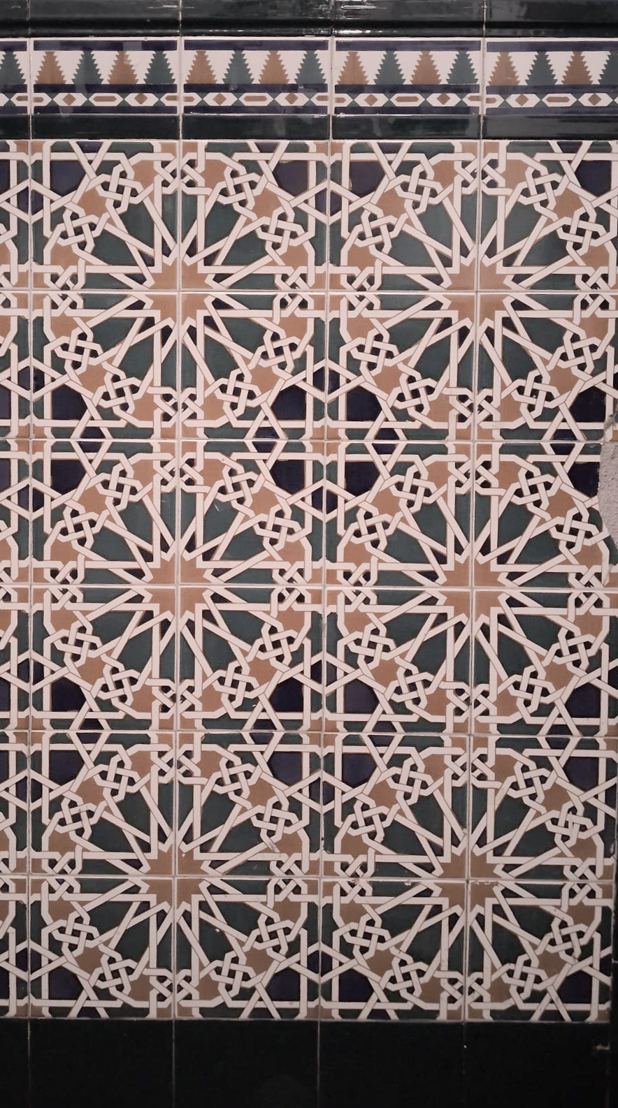 Azulejo andaluz, Bar León